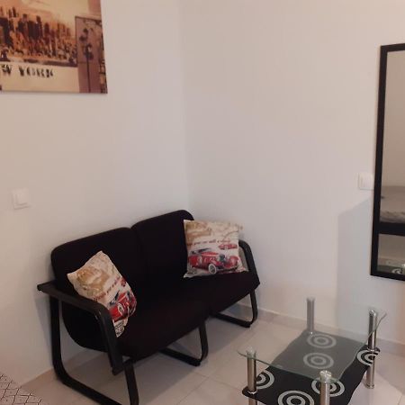 Yellow House Apartment กาลามาตา ภายนอก รูปภาพ