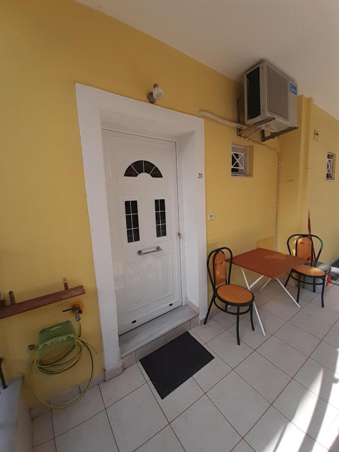 Yellow House Apartment กาลามาตา ภายนอก รูปภาพ