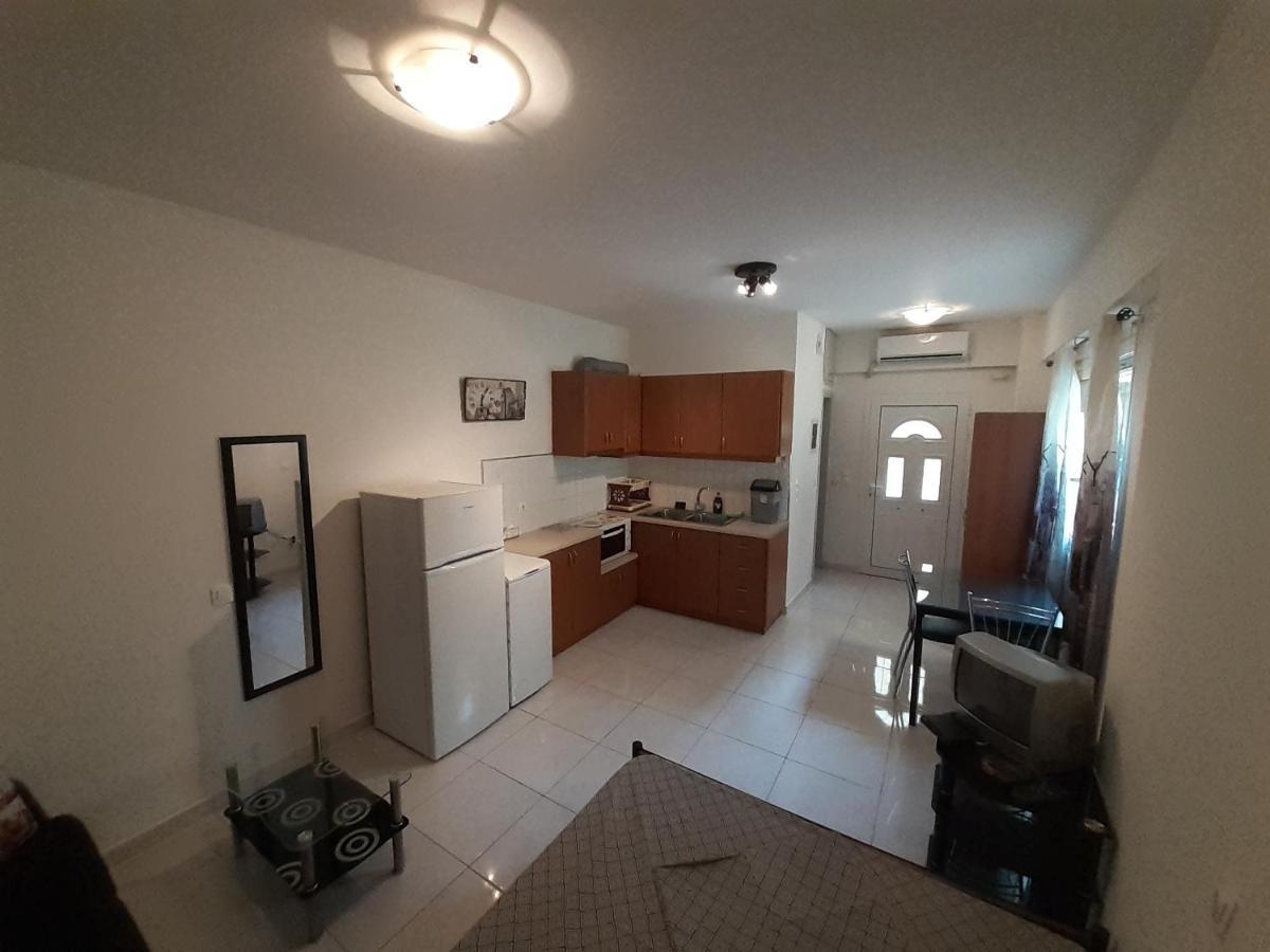 Yellow House Apartment กาลามาตา ภายนอก รูปภาพ