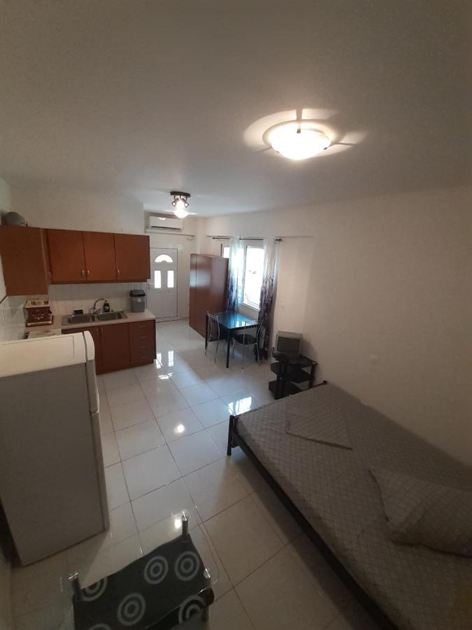 Yellow House Apartment กาลามาตา ภายนอก รูปภาพ