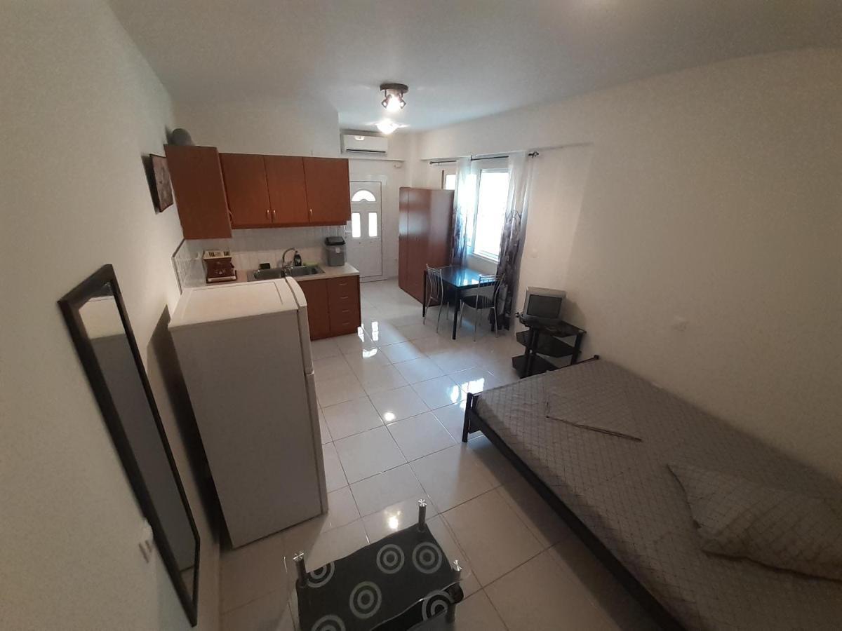 Yellow House Apartment กาลามาตา ภายนอก รูปภาพ